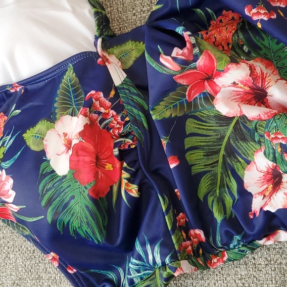 Daci V Neck Tummy Control Swimsuit - Picture 9 of 9